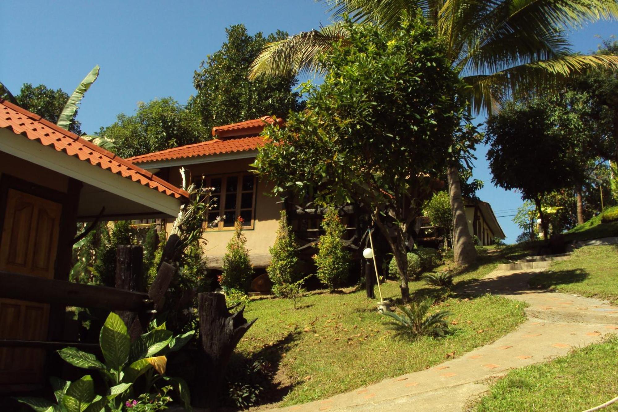 Baanphuthadol Hotel Mae Hong Son Exterior photo